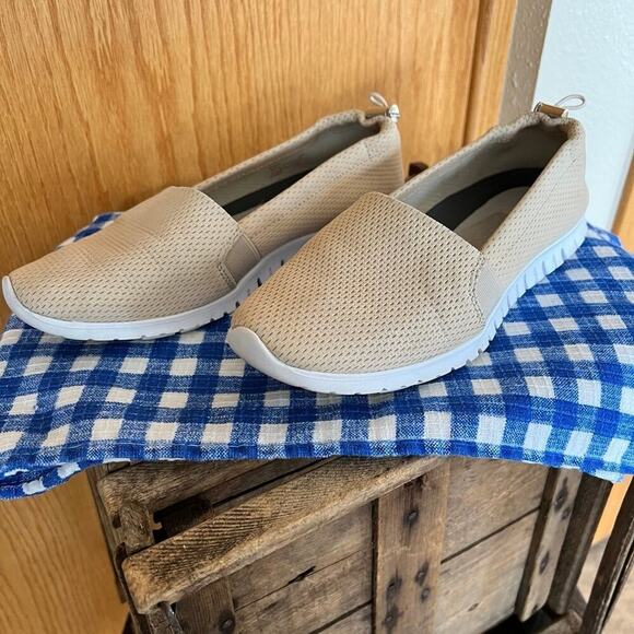 COLE HAAN nubuck perforated leather, slip on women’s size 8 - Picture 2 of 6